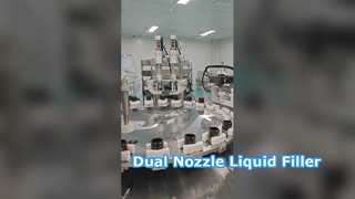 多種類のローションとクリームのボトルを備えた、汎用性の高い充填とキャッピングの 2 台のマシン